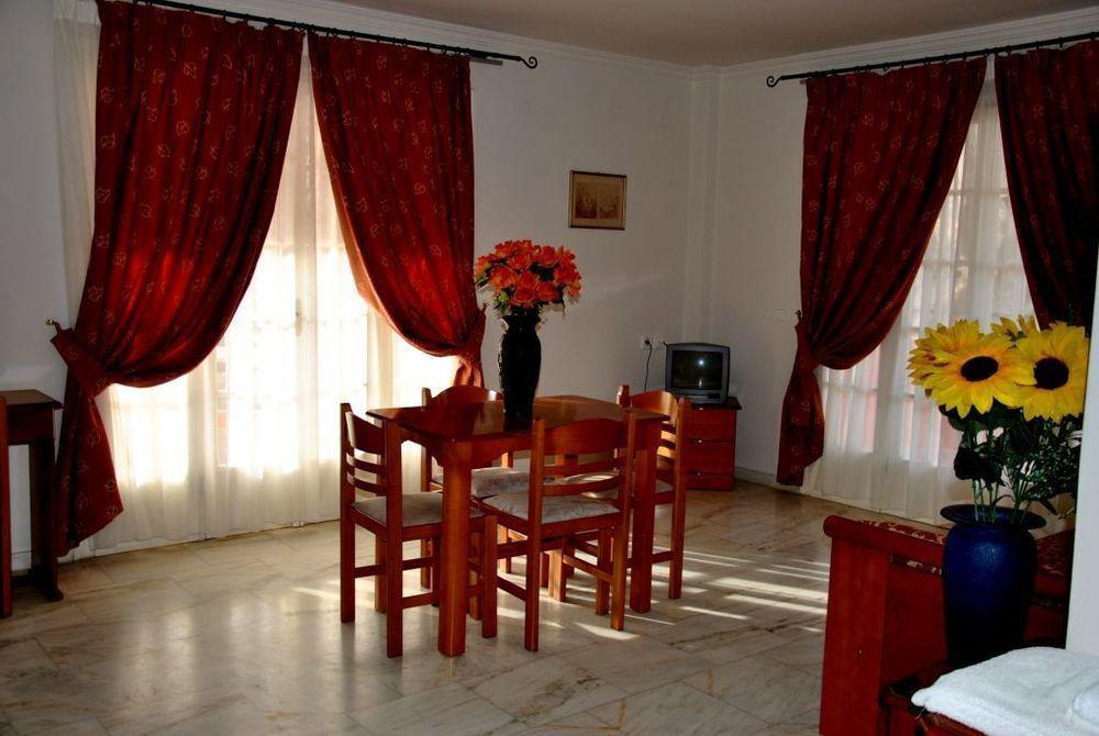 Odysseus Palace Poros  Eksteriør billede